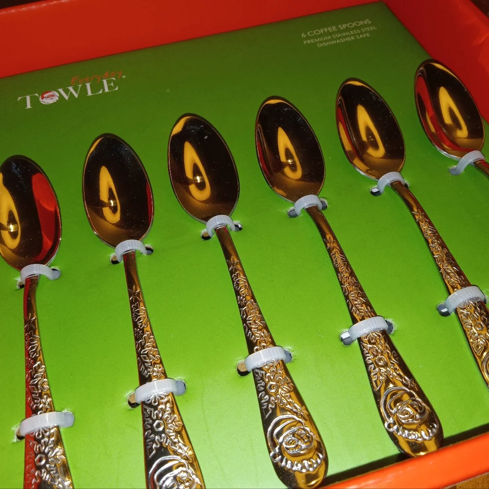 Towle Santa Coffee Spoon Set - Picture 12 of 12